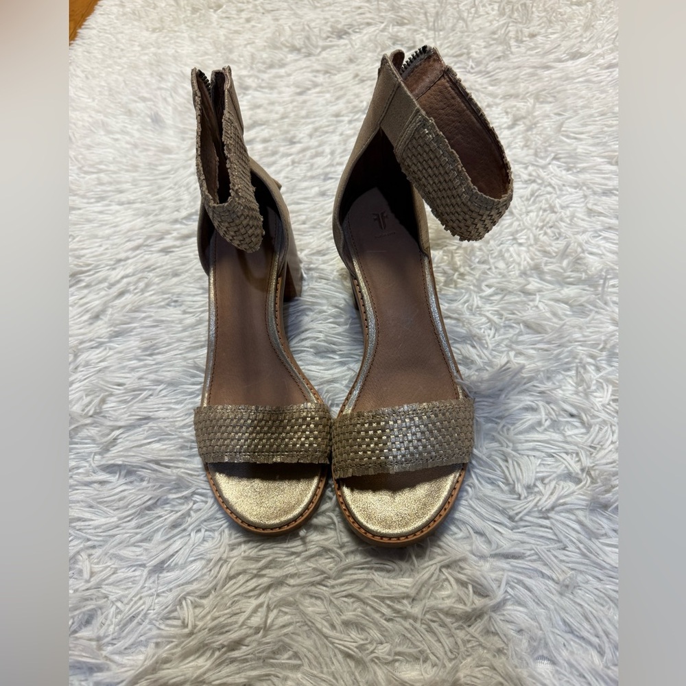 FRYE Bianca Woven Back Zip Heeled Sandals - Picture 5 of 16